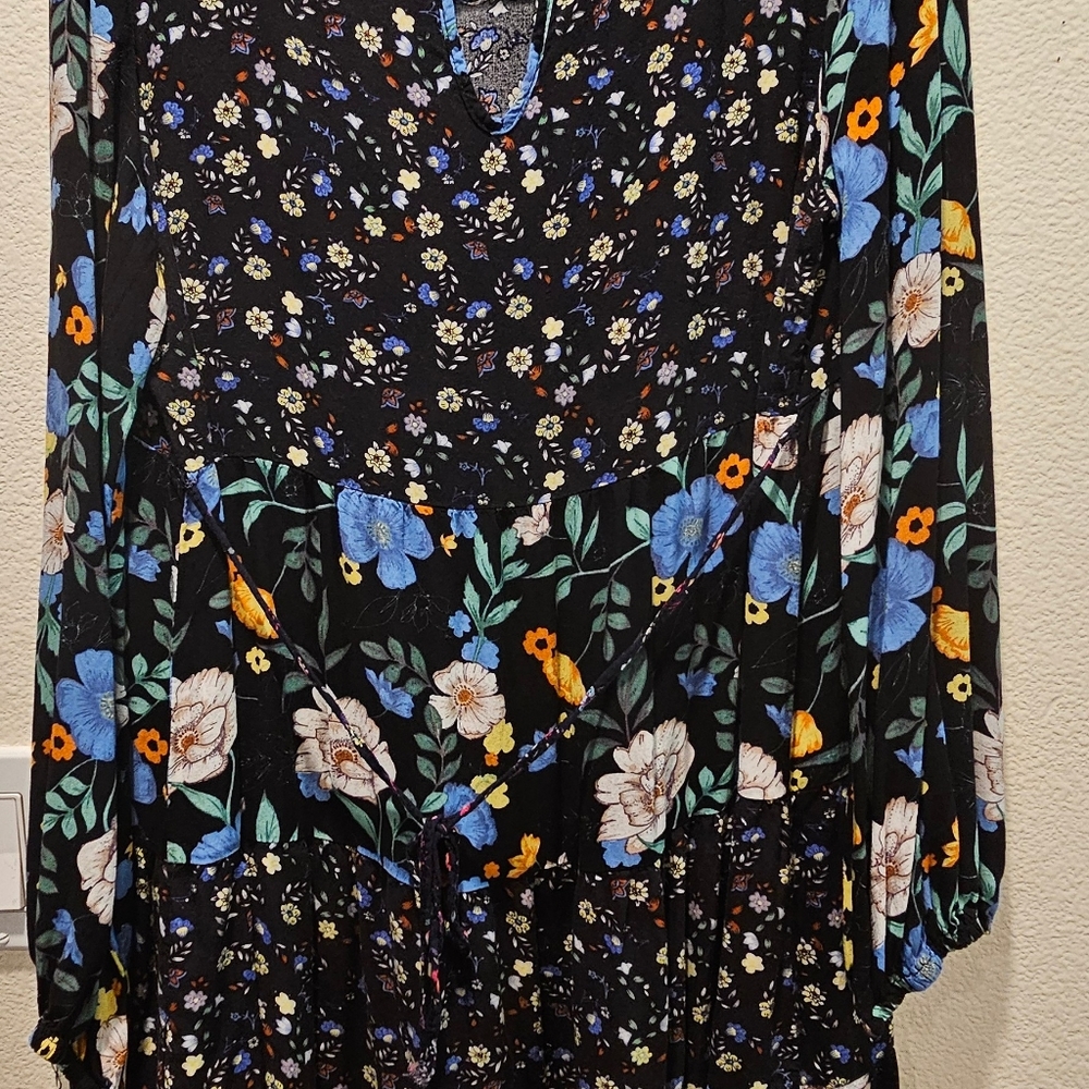 Suzanne Betro dress very flowery cute dress size XL